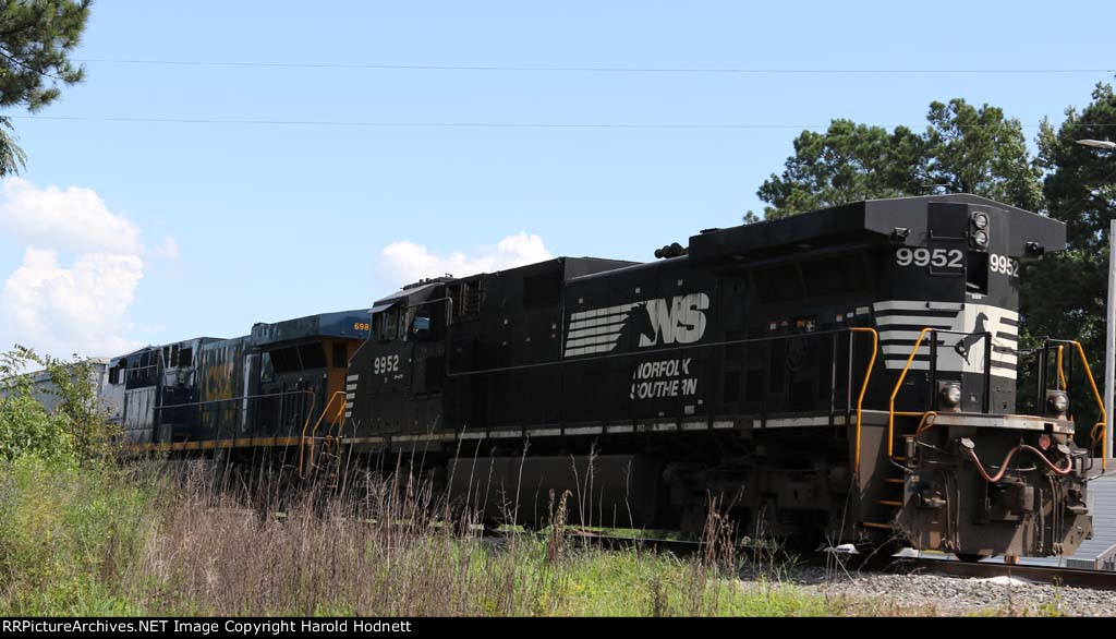 NS 9952 & CSX 698 sit in the yard